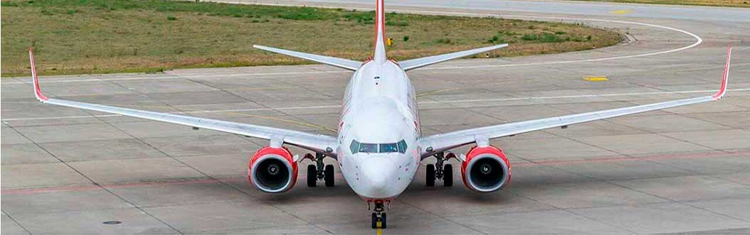 Plane on a curve landing track