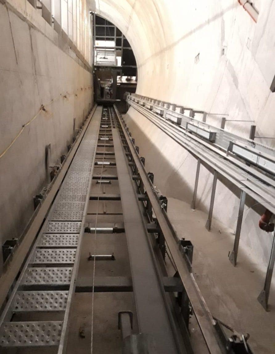 diagonal elevators is at Farringdon Station diagonal elevators is at Farringdon Station