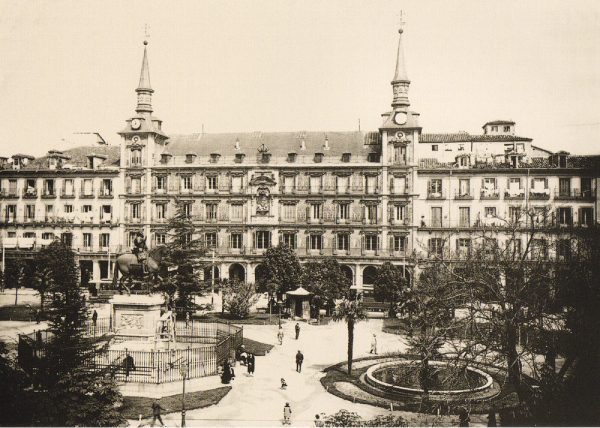 old photo of the Plaza Mayor