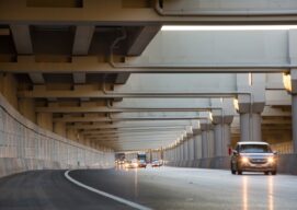 Coches en la LBJ express en Estados Unidos